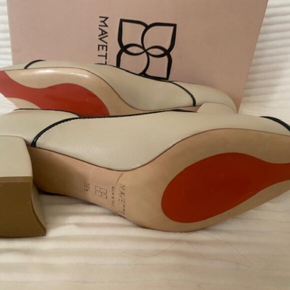 Beautiful Mavette cream pumps -- never worn! - Picture 5 of 8